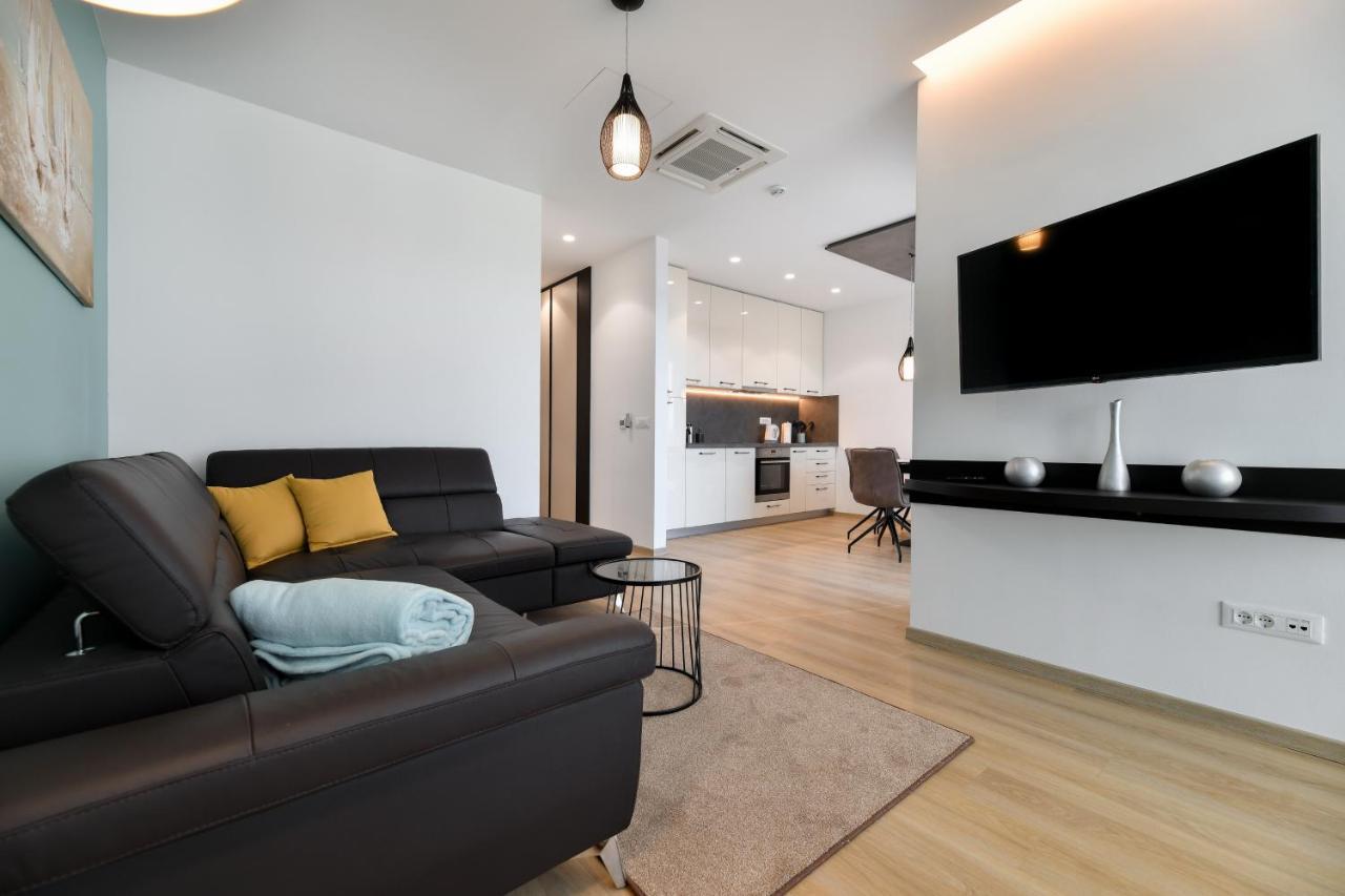 Crowonder Apartments & Rooms Oaza With Heated Swimming Pool And Sauna Turanj Ngoại thất bức ảnh