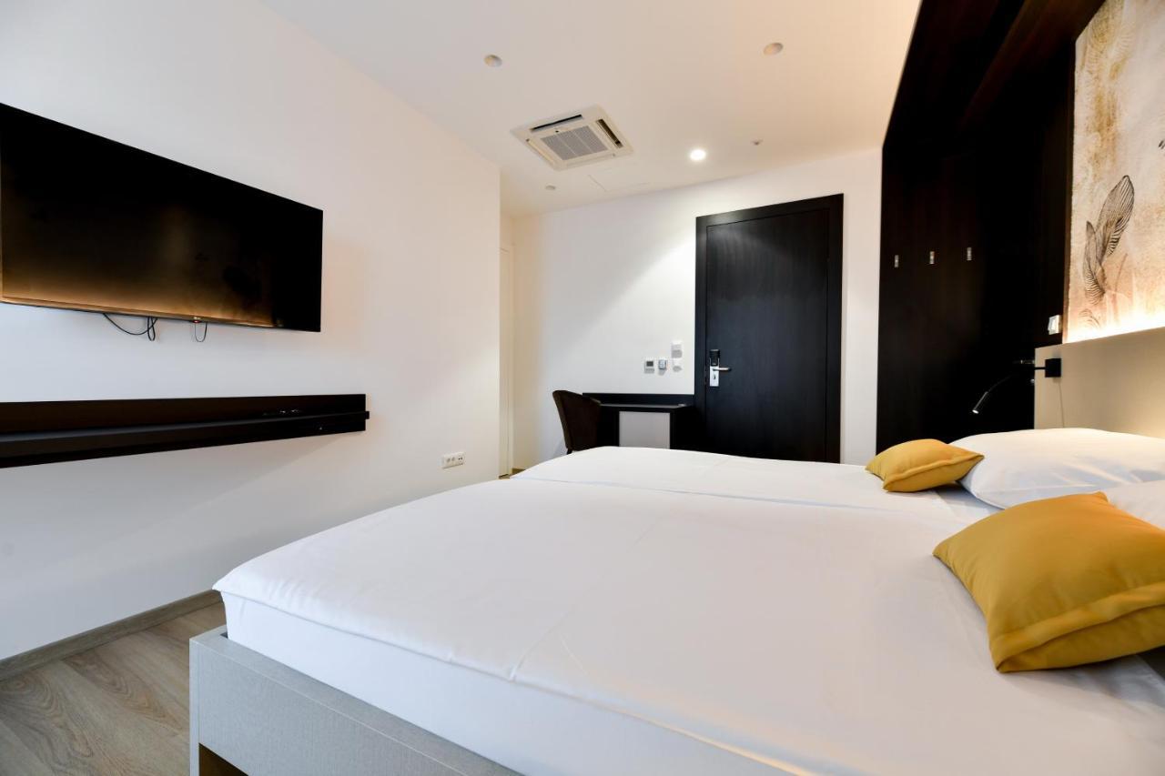 Crowonder Apartments & Rooms Oaza With Heated Swimming Pool And Sauna Turanj Ngoại thất bức ảnh